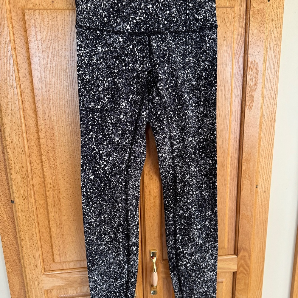 Black and White "Splatter" Lululemon Leggings Size 4
